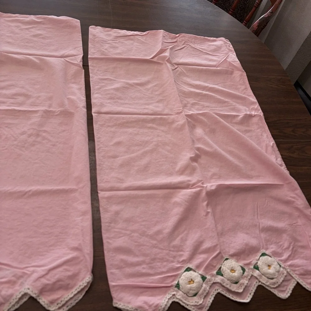 Vintage Pink Pillowcase Pair Crochet Daisy Trim Cottage Bed Linens